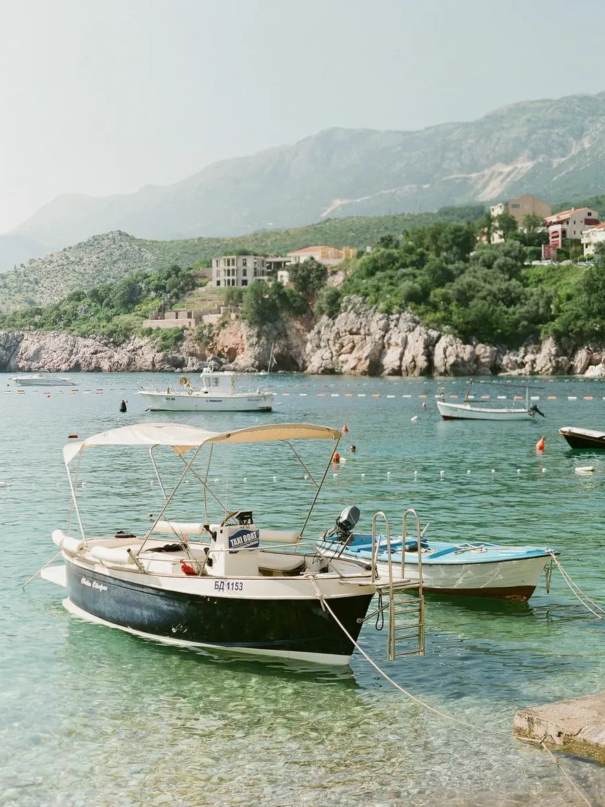 Image may contain Boat Transportation Vehicle Water Boating Leisure Activities Sport and Water Sports